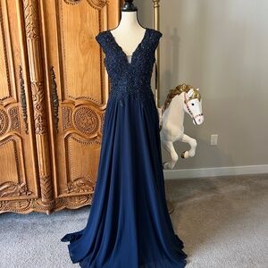 NWT Mac Duggal 20264 [8] Appliqued Cap Sleeve Flowy Gown in Navy Dress